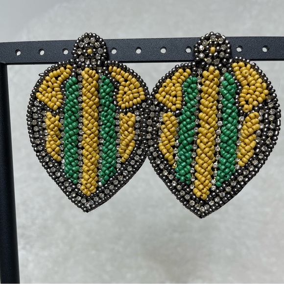 NWOT Large Seed Bead on Felt Post Earrings - Picture 5 of 5